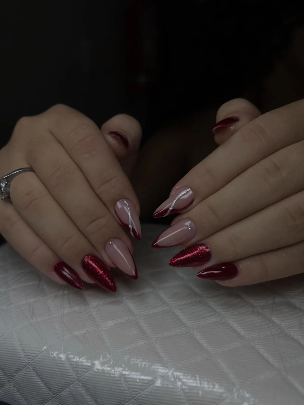 Banho de gel com design minimalista — unhas em gel Mara Rosa GO